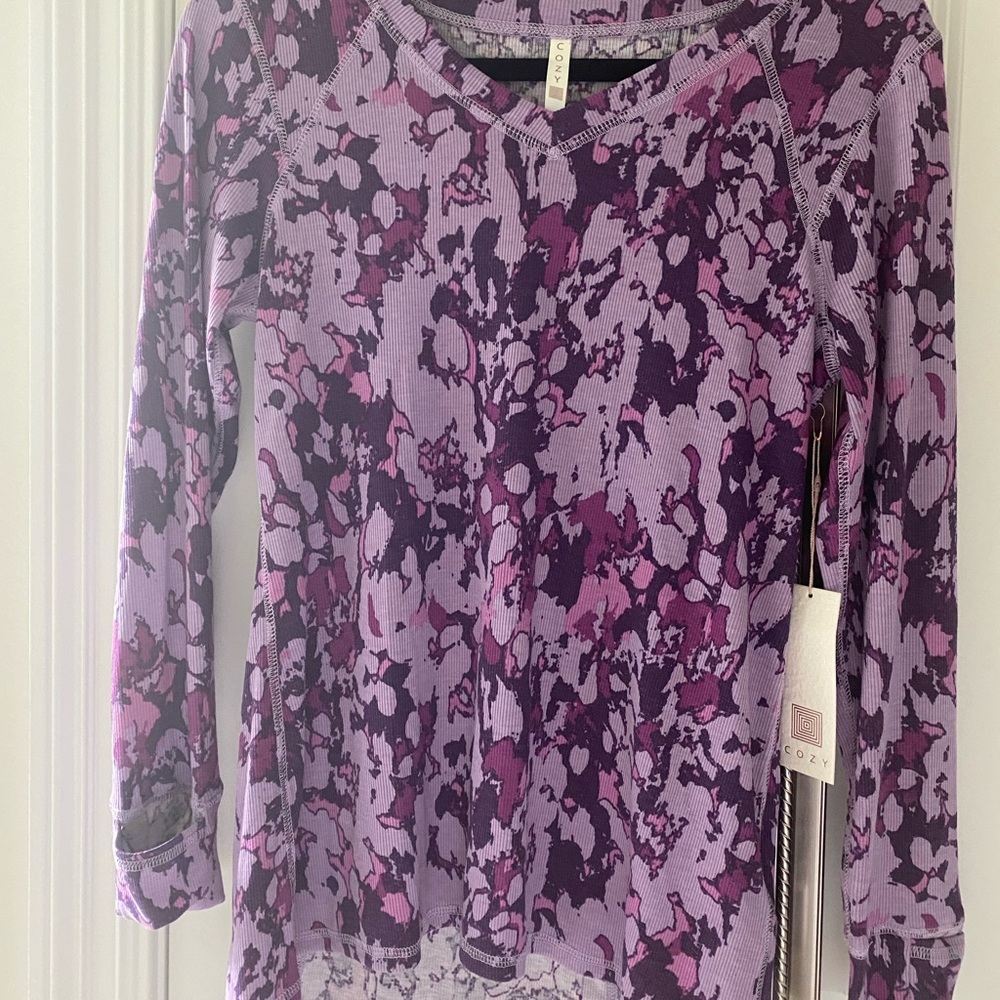 NWT LulaRoe Hazel long sleeve raglan v-neck tshirt (medium)